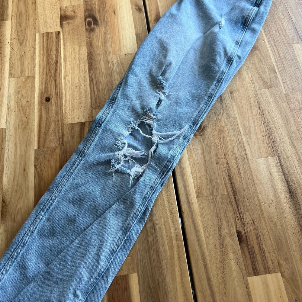Hollister High-Rise Mom Jeans Light Wash Distressed W24 L27 - Picture 5 of 6